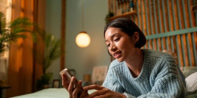 maxxmobile, bundling phone and internet, woman on phone