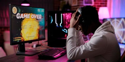 how to stop gaming lag, frustrated gamer, game over