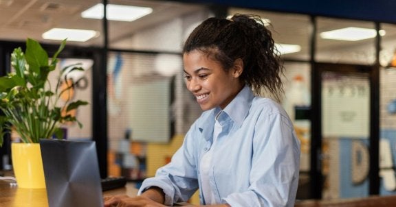 business internet, internet security tips, business internet support, woman at work on laptop