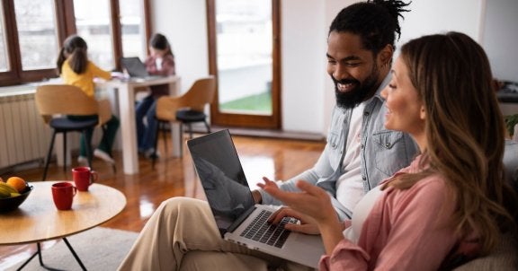 what is a mesh network, what is a wifi extender, family on devices