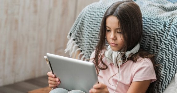 managing screen time, parental control app, parental controls iphone, parental controls ipad, kid on tablet