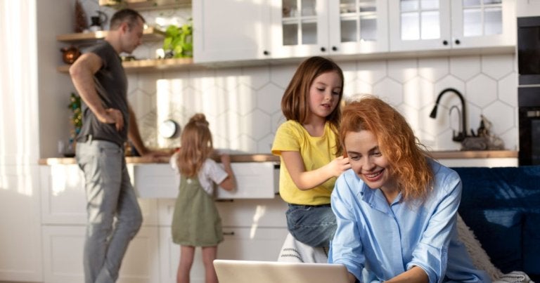 what is a good internet speed, family internet, family in kitchen